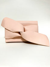 Load image into Gallery viewer, BOW CLUTCH IN BLUSH