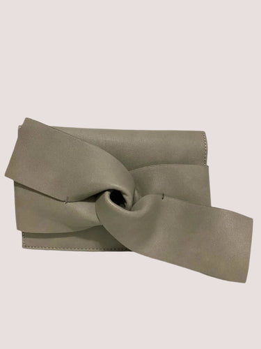 BOW CLUTCH IN GRAY