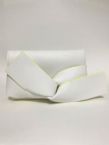BOW CLUTCH IN WHITE
