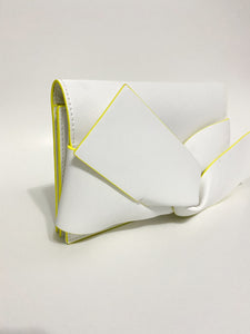 BOW CLUTCH IN WHITE